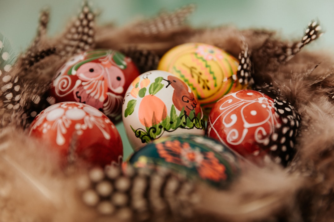 découvrez la magie de pâques avec des idées de décoration, des recettes savoureuses et des activités amusantes pour célébrer cette fête emblématique. plongez dans l'esprit festif et créez des souvenirs inoubliables en famille.