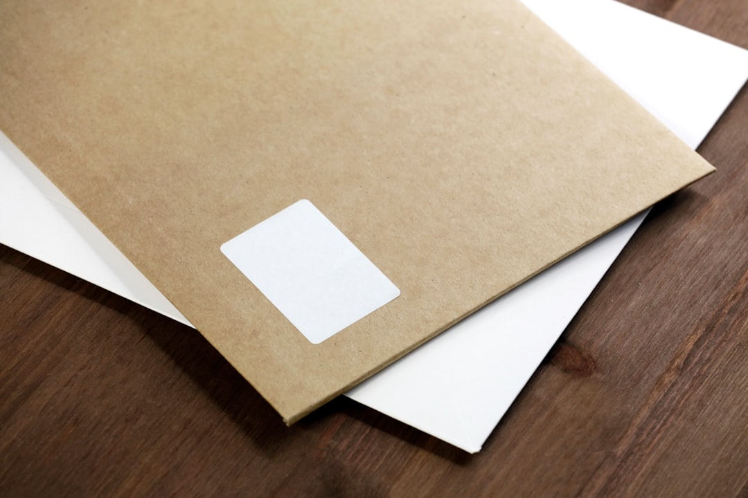 découvrez notre gamme d'enveloppes de haute qualité, idéales pour l'envoi de vos courriers professionnels ou personnels. choisissez parmi différentes tailles, couleurs et matériaux pour répondre à tous vos besoins d'expédition.