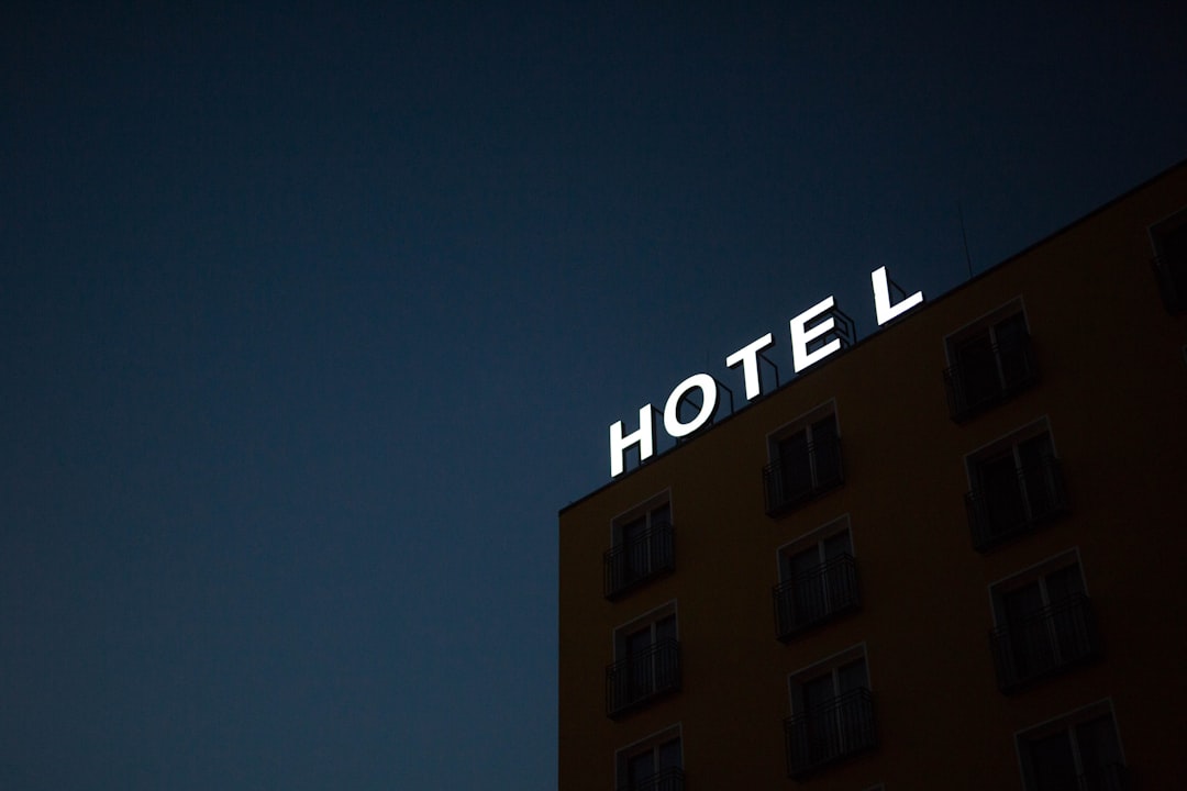 réservez votre séjour dans un hôtel confortable et accueillant. découvrez les meilleures offres de réservation d'hôtels et profitez d'expériences inoubliables lors de vos voyages. que ce soit pour des affaires ou des loisirs, trouvez l'hébergement idéal à des prix compétitifs.