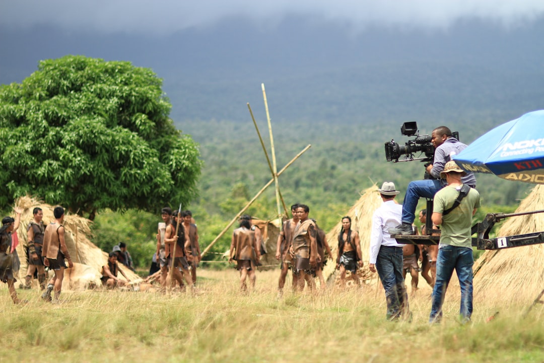 découvrez l'univers captivant de 'indian file', une exploration fascinante des traditions, de la culture et de l'histoire indienne à travers une approche narrative unique. plongez dans ce voyage immersif qui dévoile les richesses de l'inde.