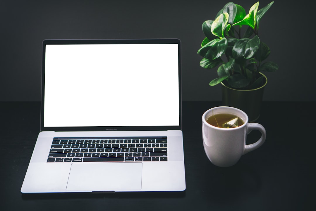 découvrez les différents types de dispositions de clavier, leurs caractéristiques et comment choisir celle qui correspond le mieux à vos besoins. apprenez-en davantage sur les dispositions qwerty, azerty et bien d'autres.