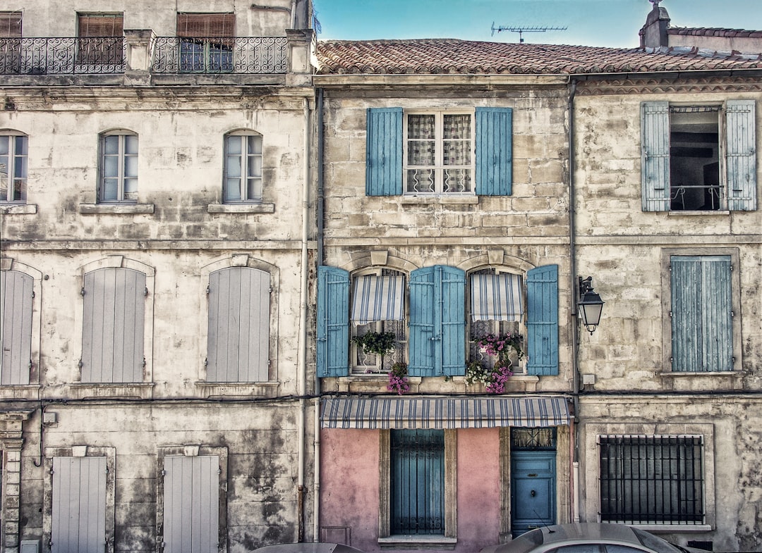 découvrez l'histoire captivante du dernier roi de france, son règne tumultueux, les événements marquants de son époque et l'impact de sa chute sur la monarchie française. un voyage à travers le temps pour comprendre la fin d'une ère.