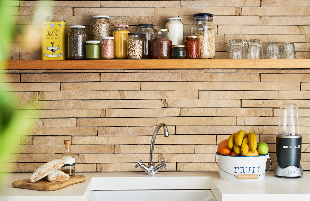 découvrez des solutions efficaces pour l'élimination du calcaire. apprenez des astuces pratiques et les meilleurs produits pour protéger vos surfaces et appareils de la dureté de l'eau.