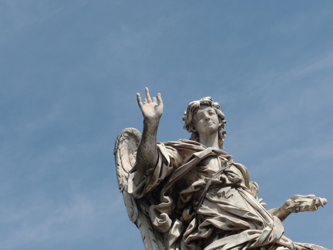 découvrez l'univers fascinant des religions à travers le monde. explorez les croyances, traditions et pratiques qui façonnent la spiritualité humaine et influencent les cultures. plongez dans les philosophies, les rituels et les histoires qui unissent des millions de personnes.