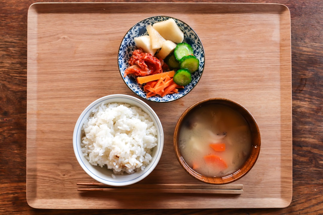 découvrez l'univers du riz : ses variétés, ses bienfaits nutritionnels et des recettes savoureuses pour agrémenter vos plats. faites le plein d'idées pour cuisiner ce aliment incontournable dans votre cuisine.