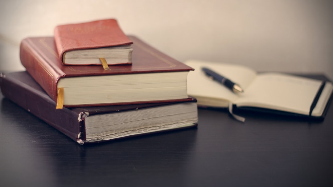 découvrez les règles essentielles de l'écriture pour améliorer votre style et votre clarté. apprenez à structurer vos idées, à éviter les erreurs courantes et à captiver vos lecteurs grâce à des conseils pratiques et des techniques éprouvées.